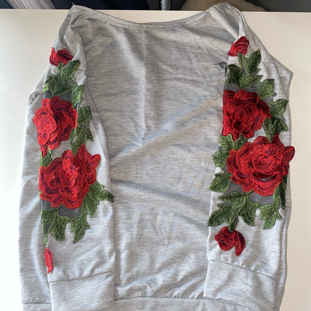 Gray long sleeve shirt w/roses